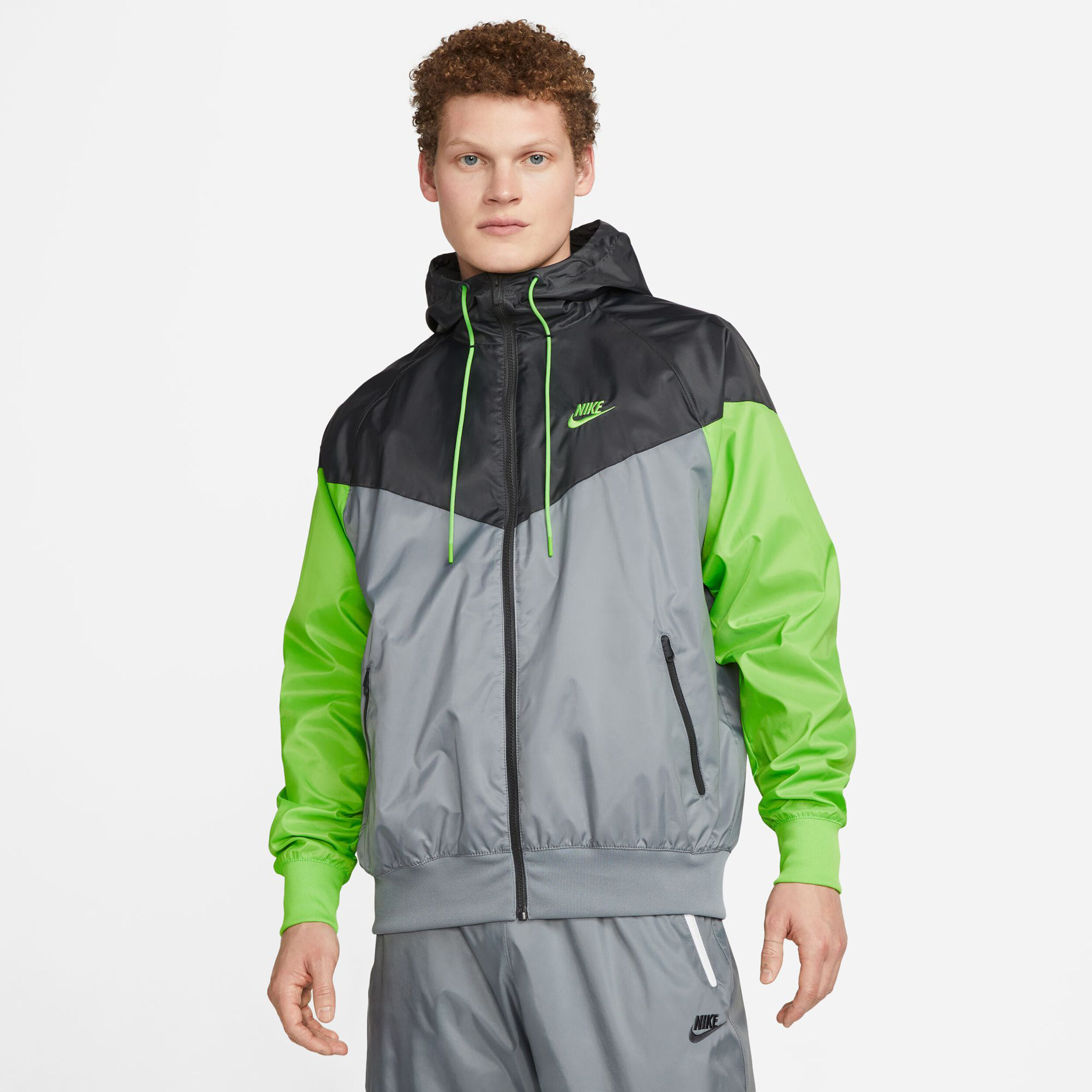 Buy Nike Sportswear Heritage Essential Windrunner Veste De Survetement Hommes Gris Vert Fluo online Tennis Point BE
