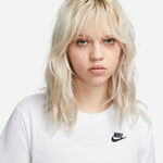 V&ecirc;tements Nike Nike New Sportswear Club T-shirt Femmes-Blanc