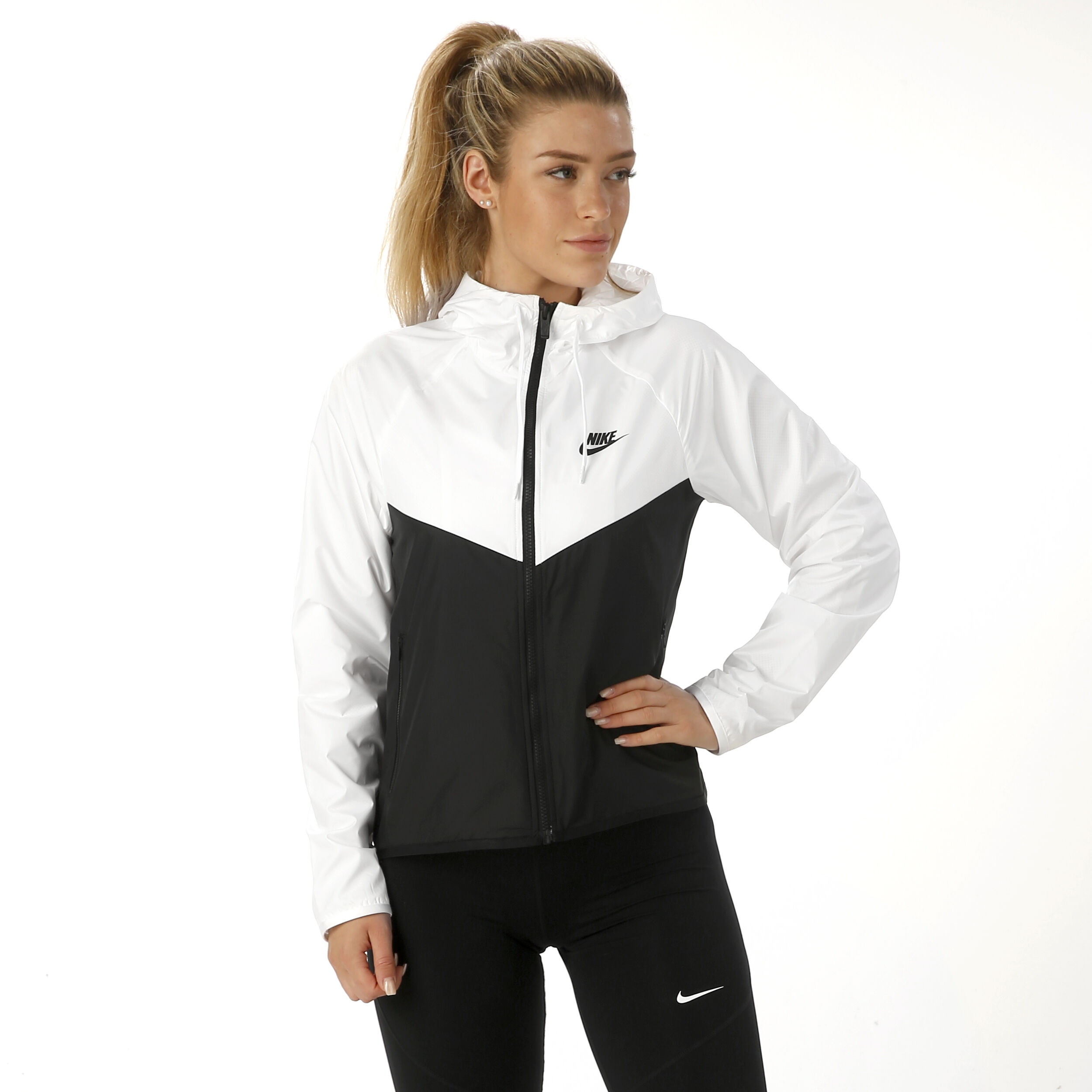 Buy Nike Sportswear Windrunner Veste De Survetement Femmes Blanc Noir online Tennis Point BE