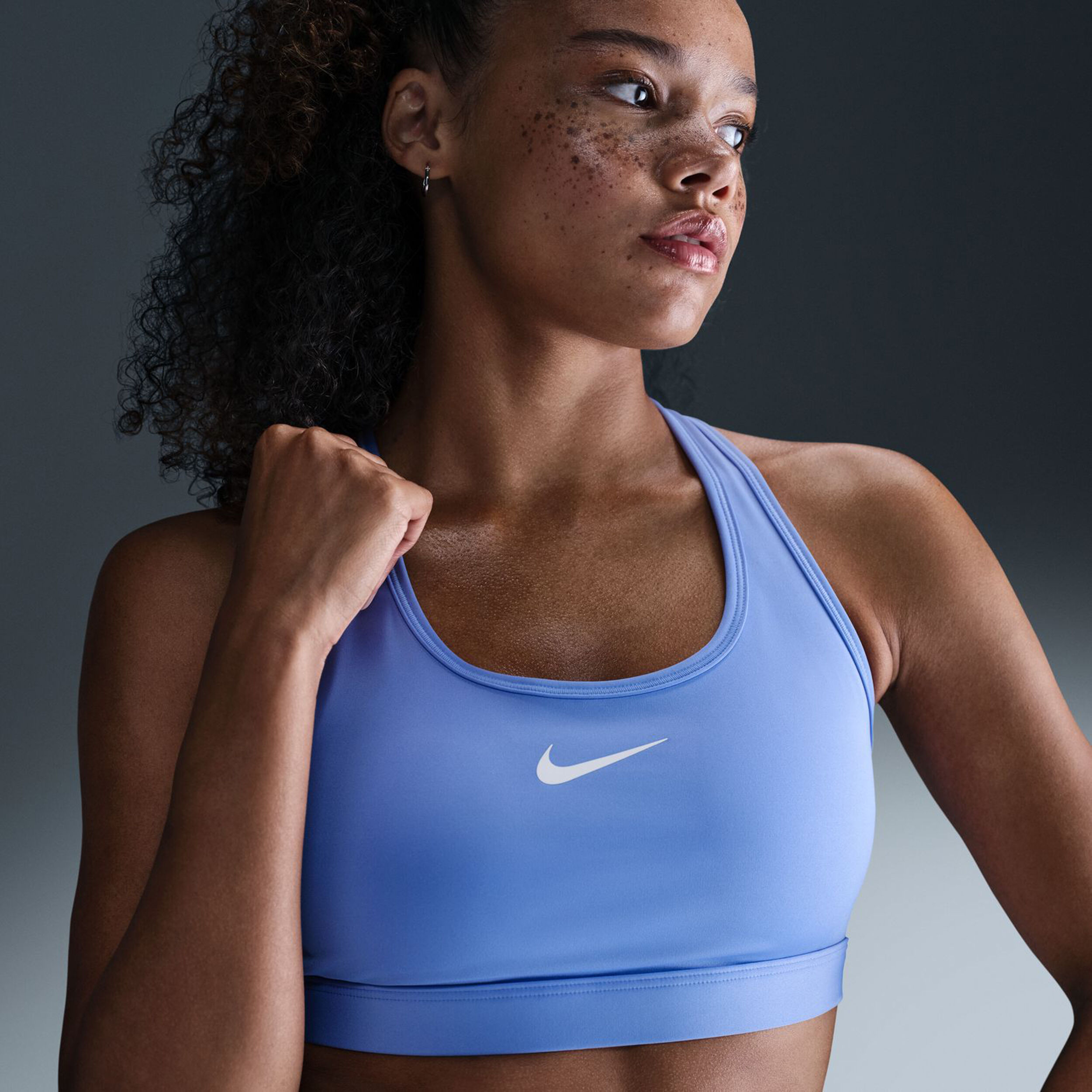 Buy Nike Swoosh Medium Support Soutien gorge Sport Femmes Bleu Clair Blanc online Tennis Point BE